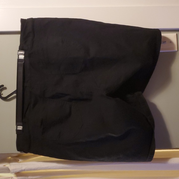 Bottoms Up Short - Picture 2 of 4